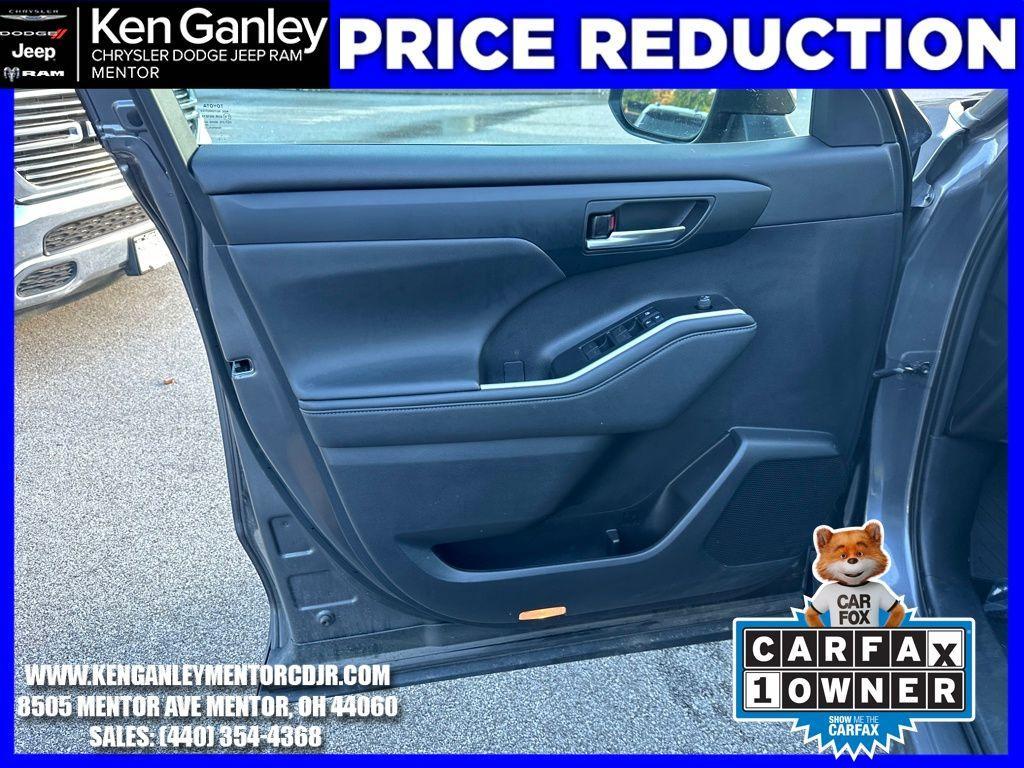 used 2021 Toyota Highlander car, priced at $32,500