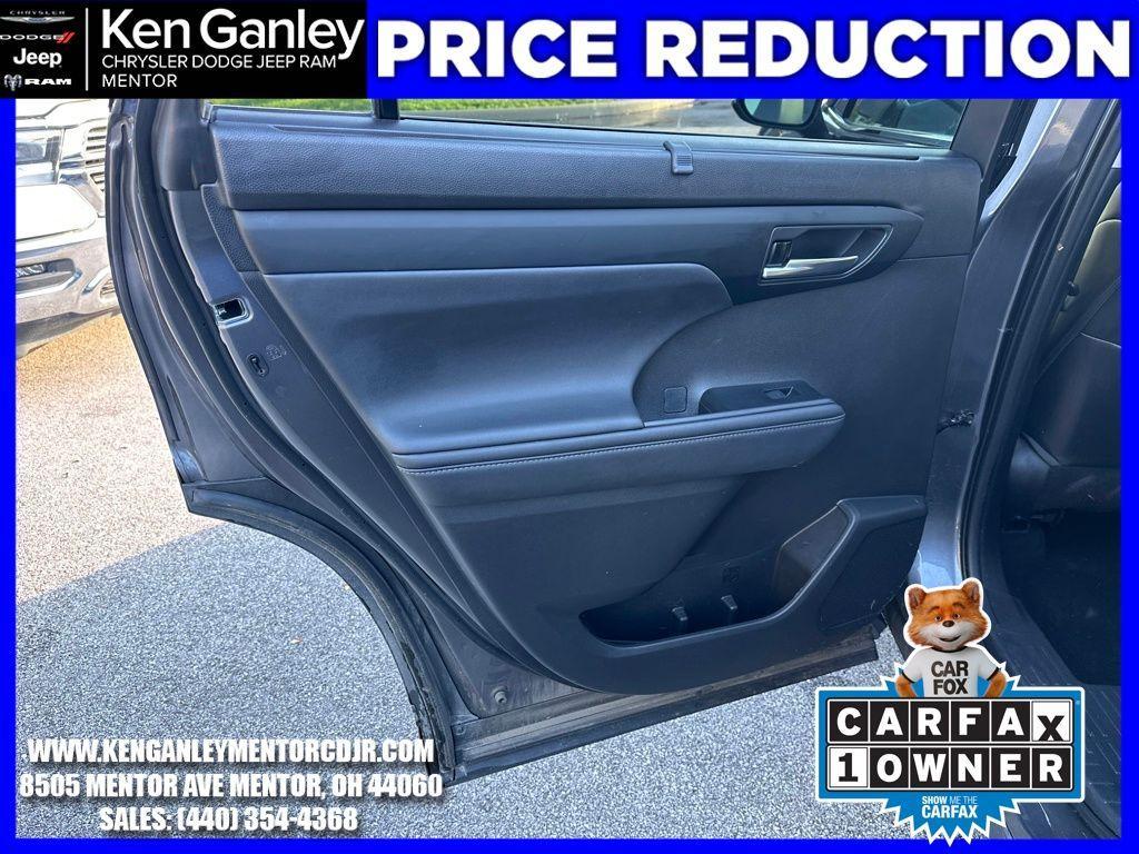 used 2021 Toyota Highlander car, priced at $32,500