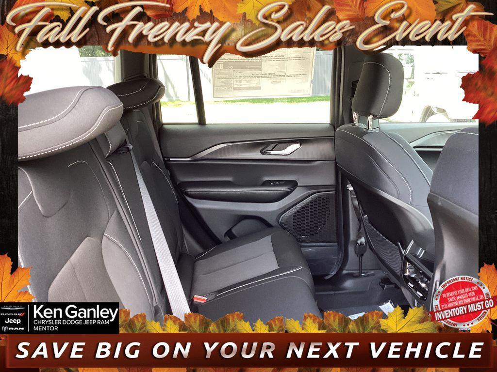 new 2025 Jeep Grand Cherokee car, priced at $37,577