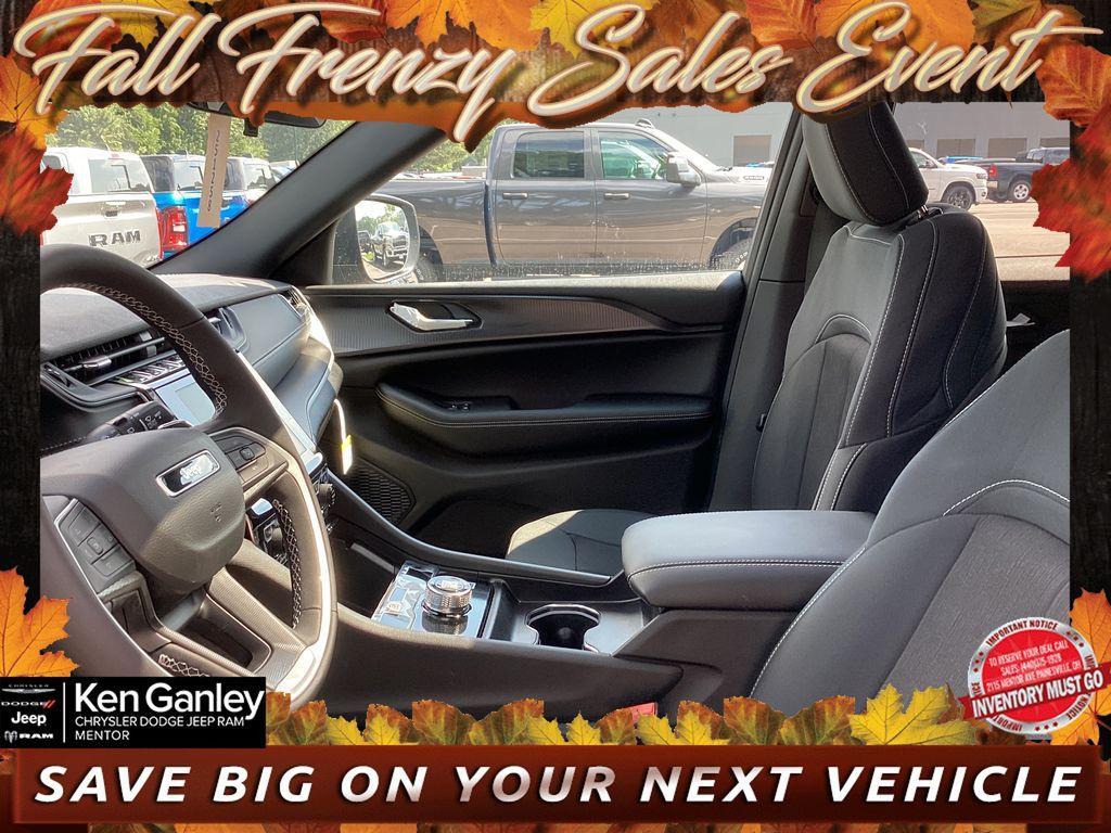 new 2025 Jeep Grand Cherokee car, priced at $37,577