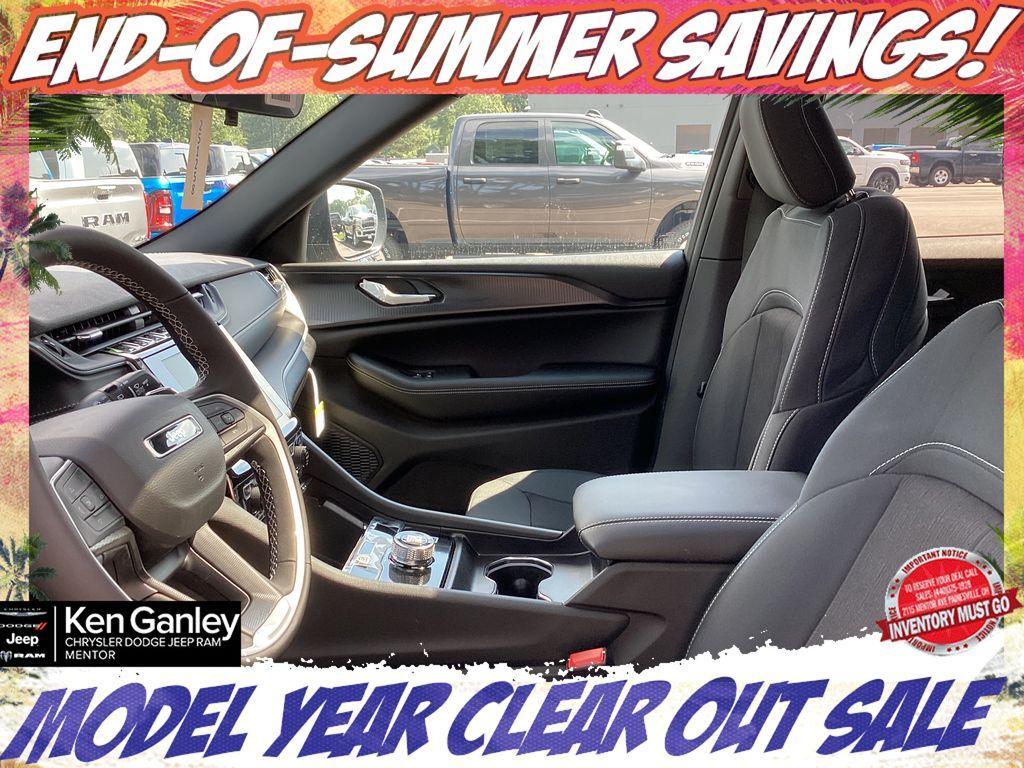 new 2025 Jeep Grand Cherokee car, priced at $39,909