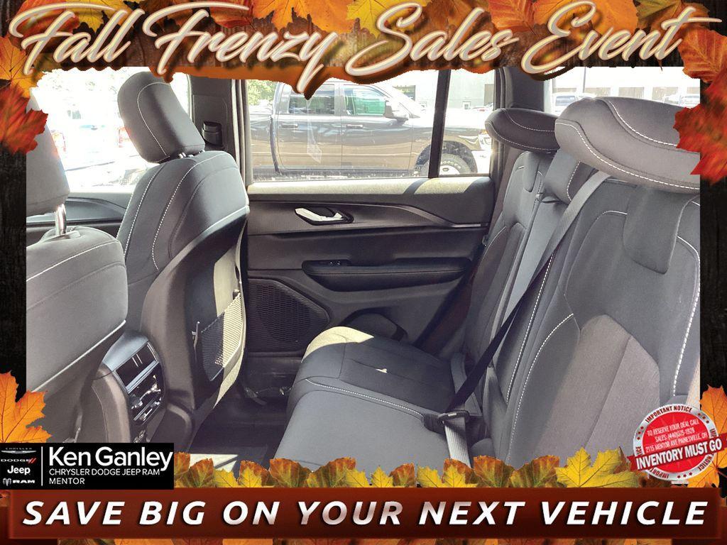 new 2025 Jeep Grand Cherokee car, priced at $37,577
