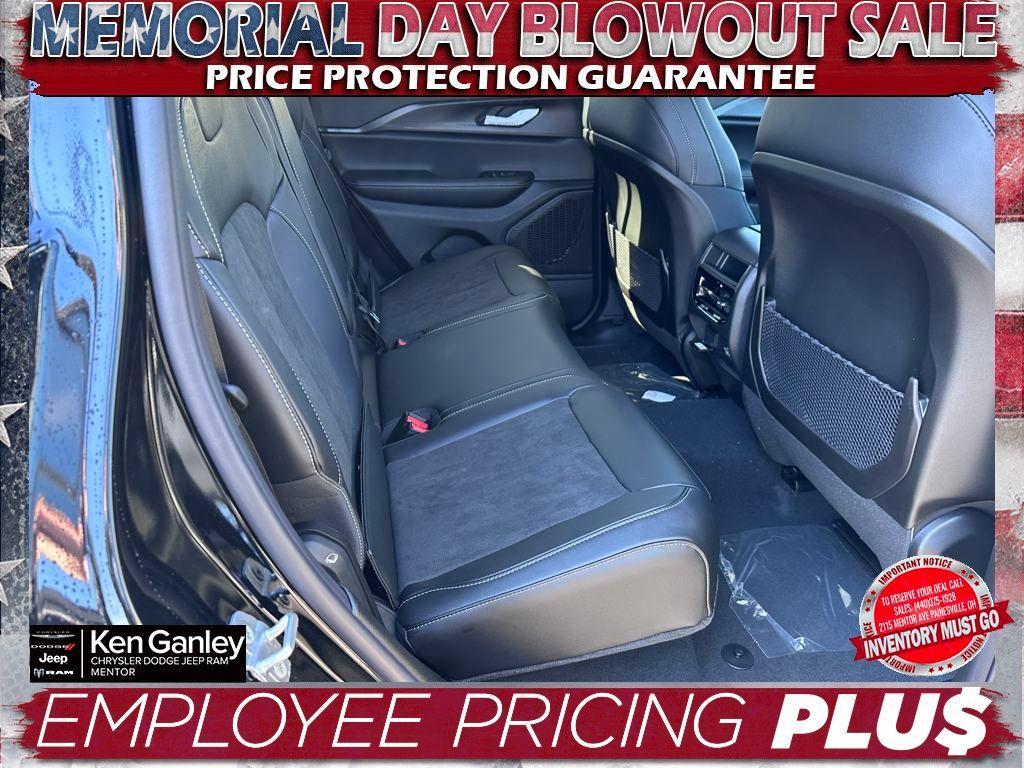 new 2025 Jeep Grand Cherokee car, priced at $41,255