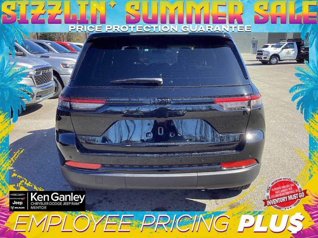 new 2025 Jeep Grand Cherokee car, priced at $42,250