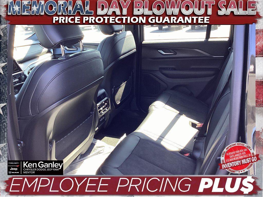 new 2025 Jeep Grand Cherokee car, priced at $42,250