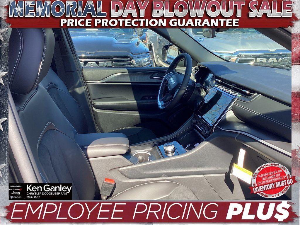 new 2025 Jeep Grand Cherokee car, priced at $42,250
