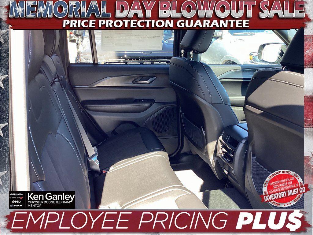 new 2025 Jeep Grand Cherokee car, priced at $42,250