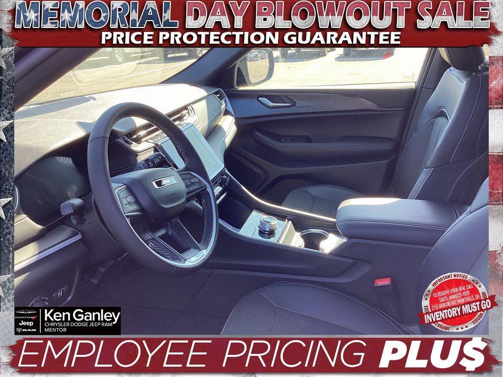 new 2025 Jeep Grand Cherokee car, priced at $42,250