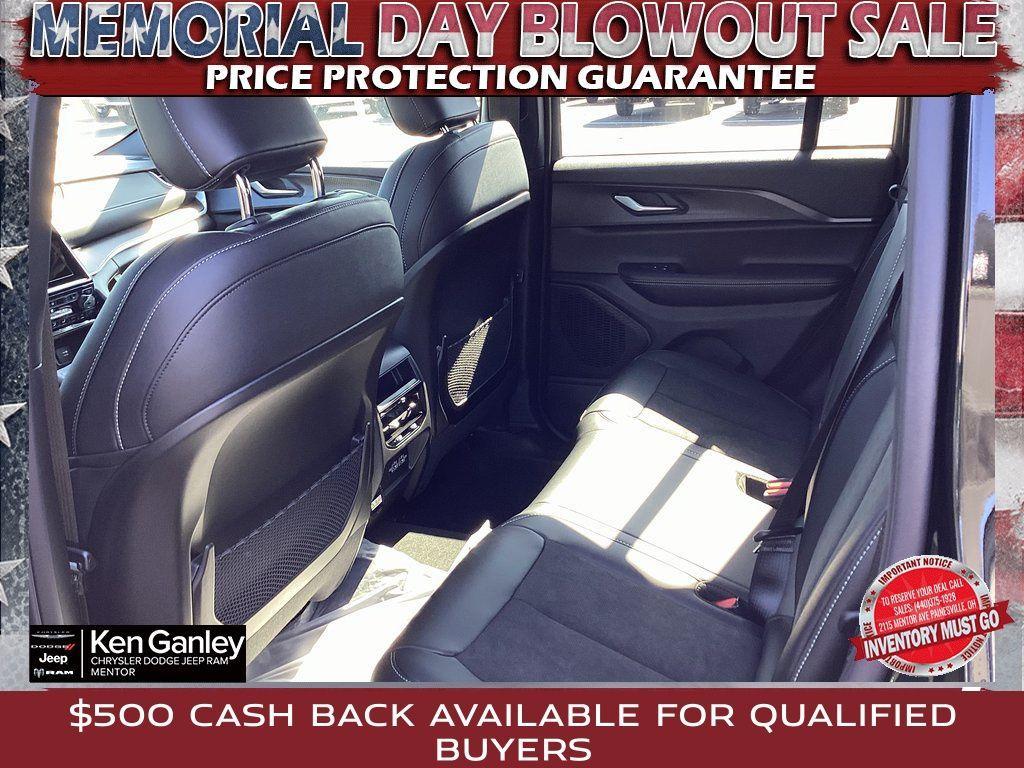 new 2025 Jeep Grand Cherokee car, priced at $42,250