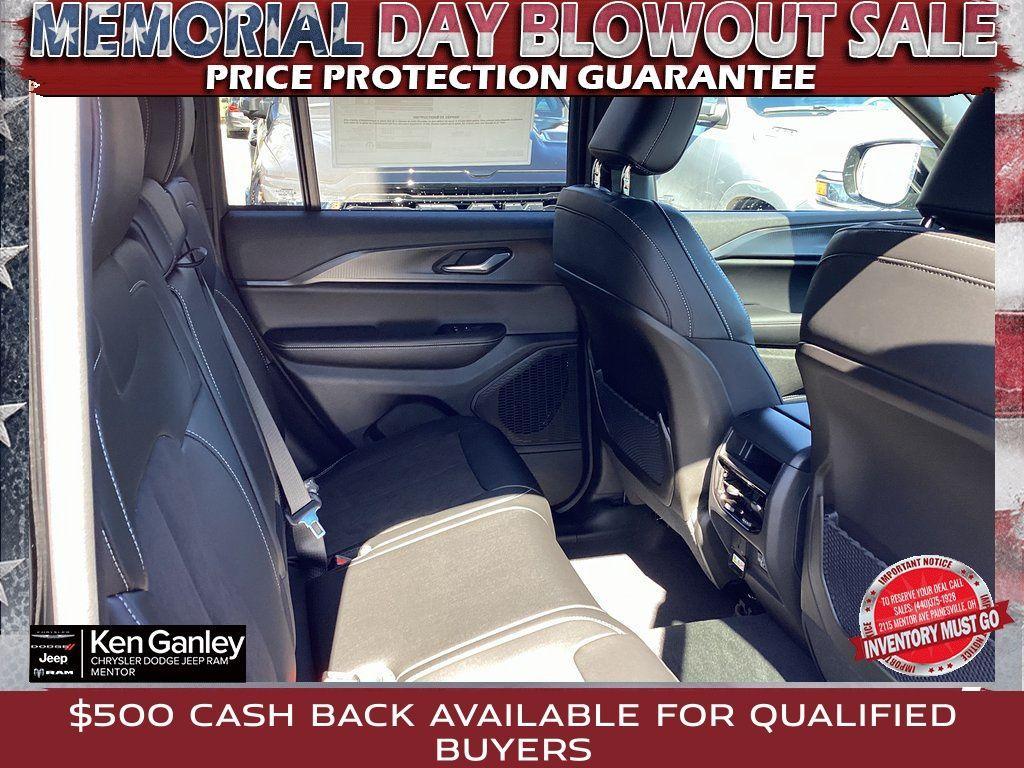 new 2025 Jeep Grand Cherokee car, priced at $42,250