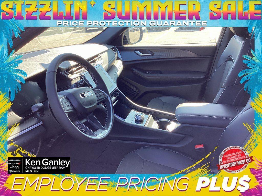 new 2025 Jeep Grand Cherokee car, priced at $42,250