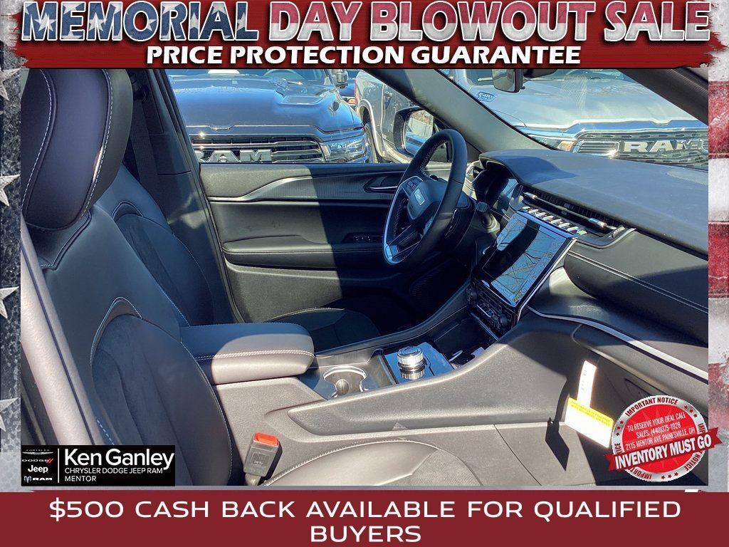 new 2025 Jeep Grand Cherokee car, priced at $42,250