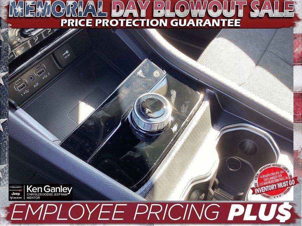 new 2025 Jeep Grand Cherokee car, priced at $42,250
