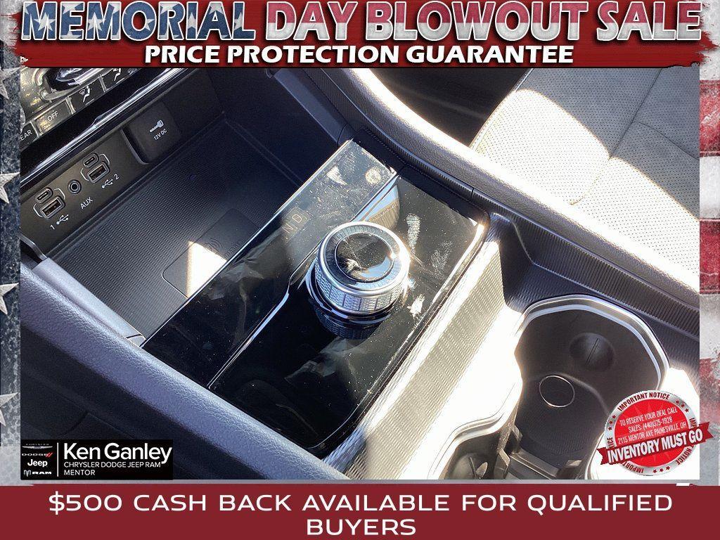new 2025 Jeep Grand Cherokee car, priced at $42,250