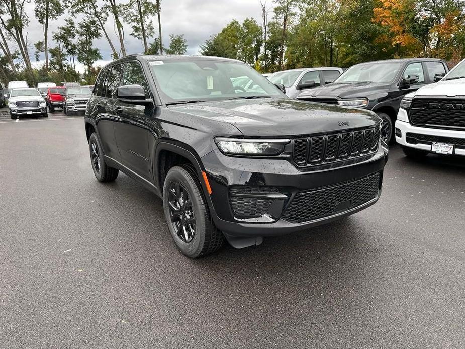 new 2025 Jeep Grand Cherokee car, priced at $45,030