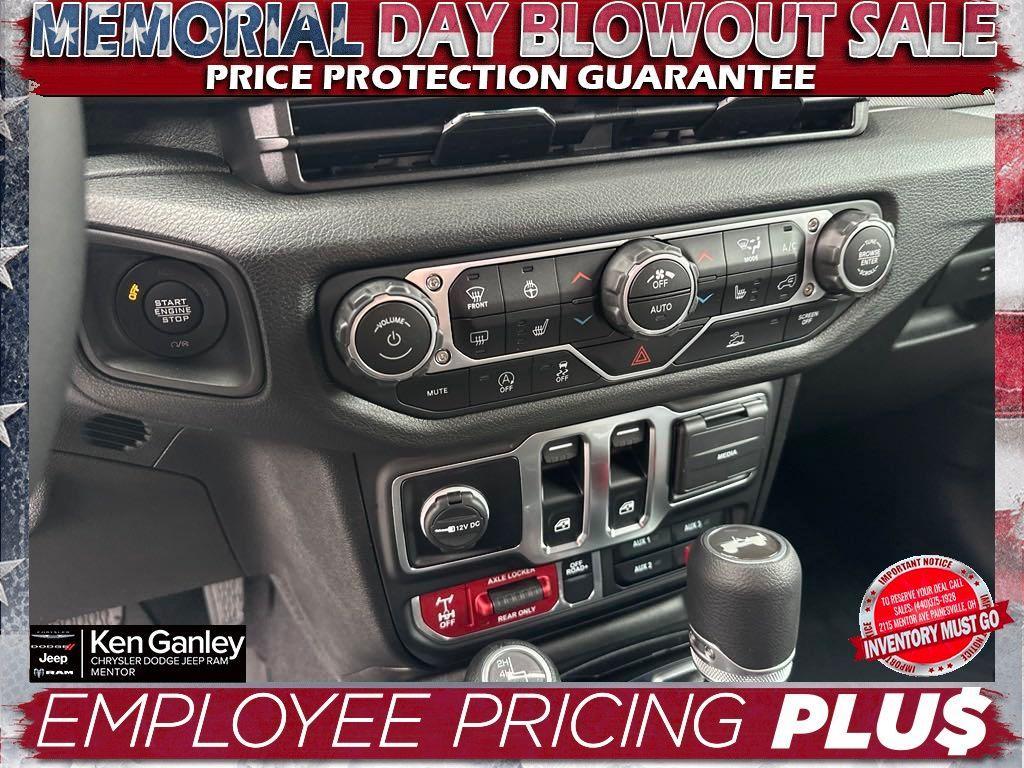 new 2025 Jeep Wrangler car, priced at $41,200