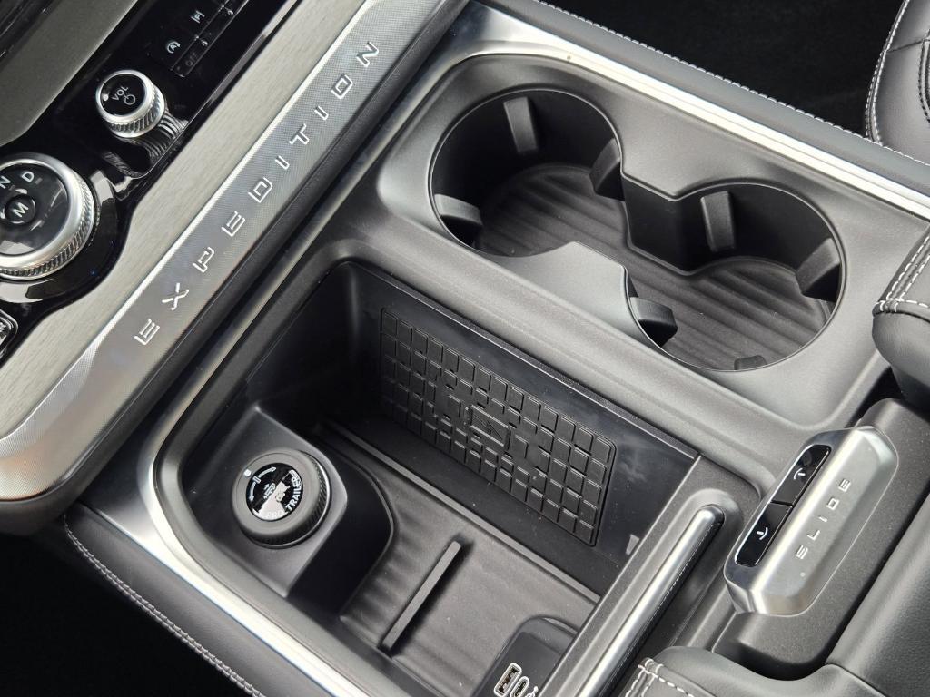 new 2025 Ford Expedition car, priced at $83,630