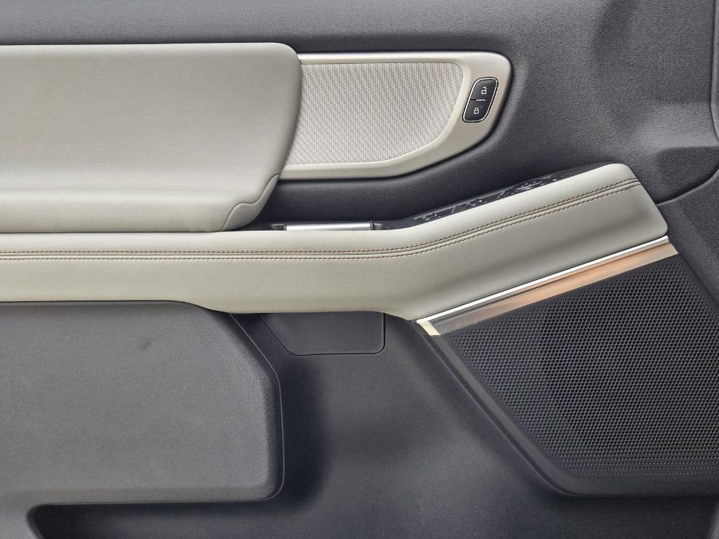 new 2025 Ford Expedition car, priced at $69,205