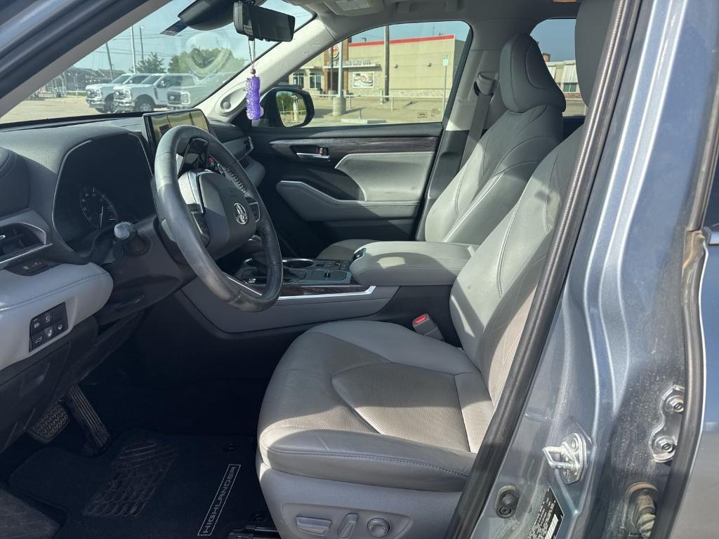used 2020 Toyota Highlander car, priced at $36,843