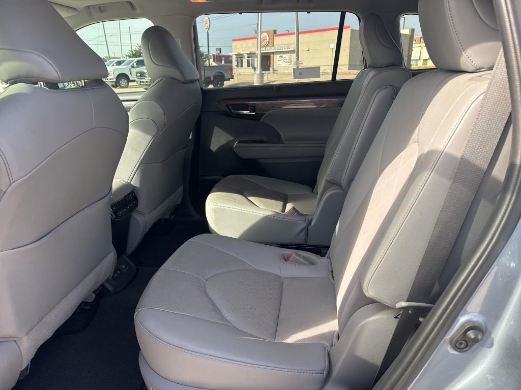 used 2020 Toyota Highlander car, priced at $36,843