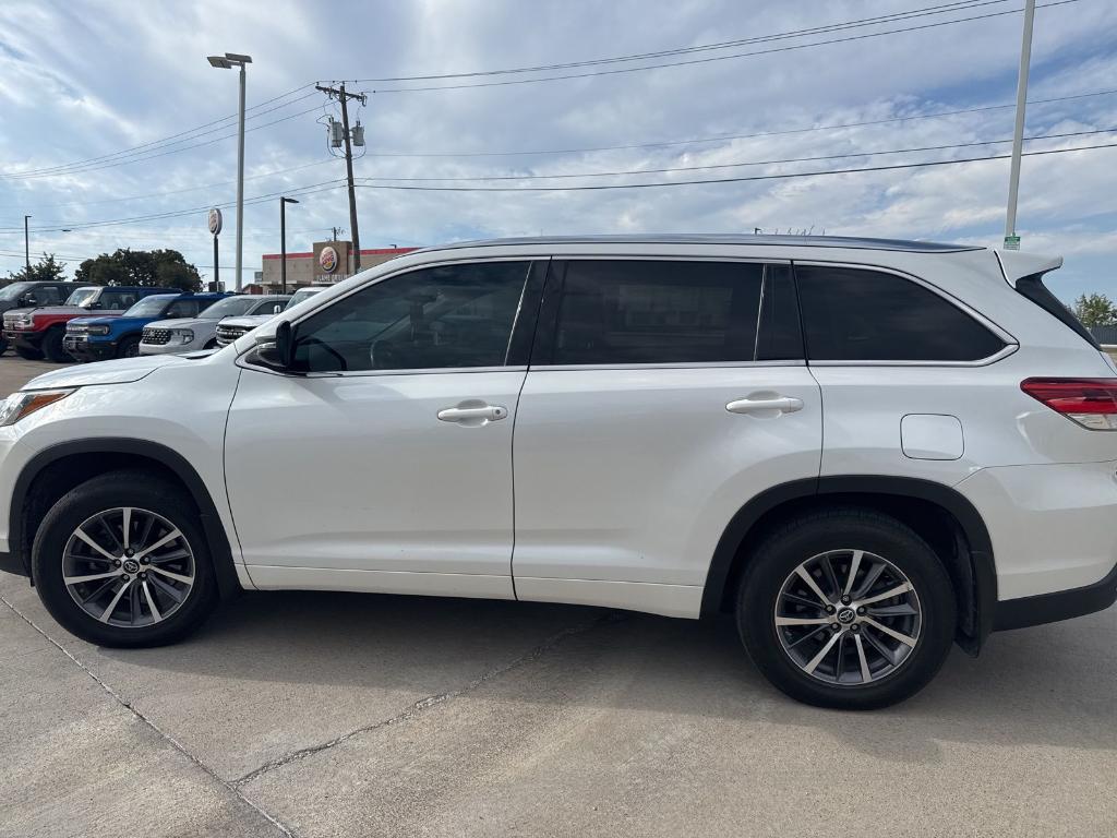 used 2018 Toyota Highlander car, priced at $24,421