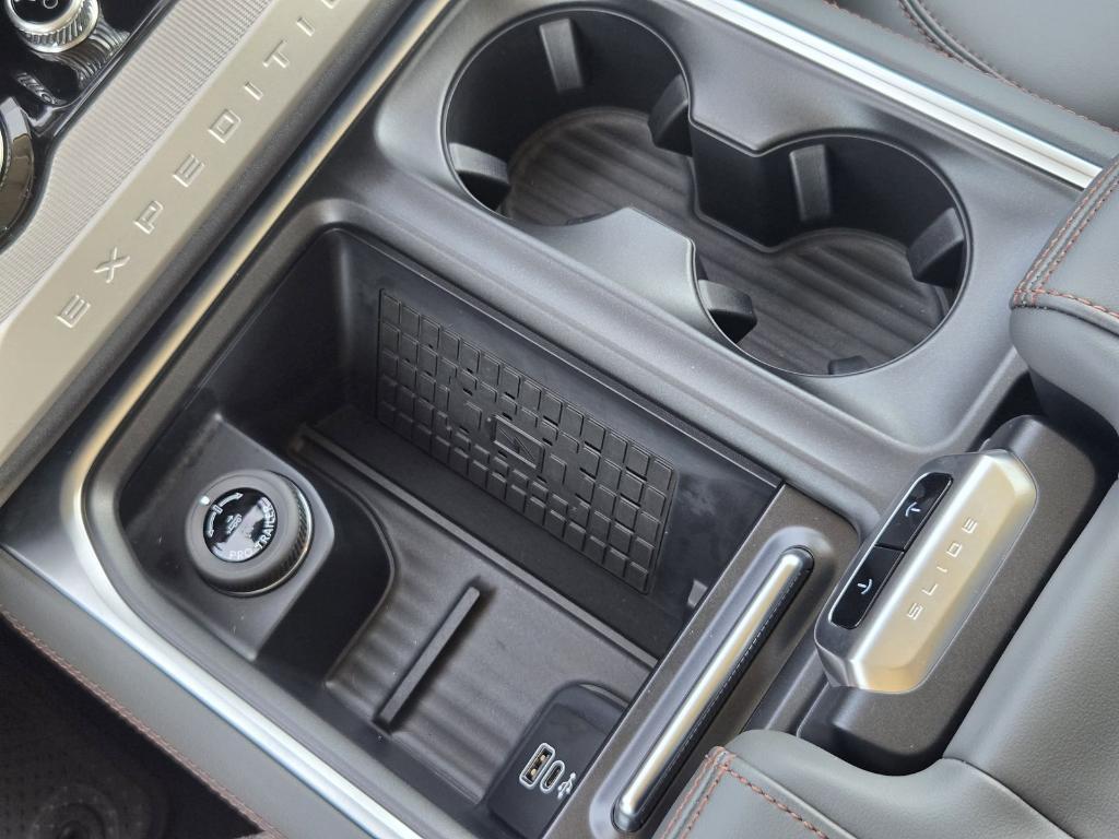 new 2025 Ford Expedition car, priced at $68,705