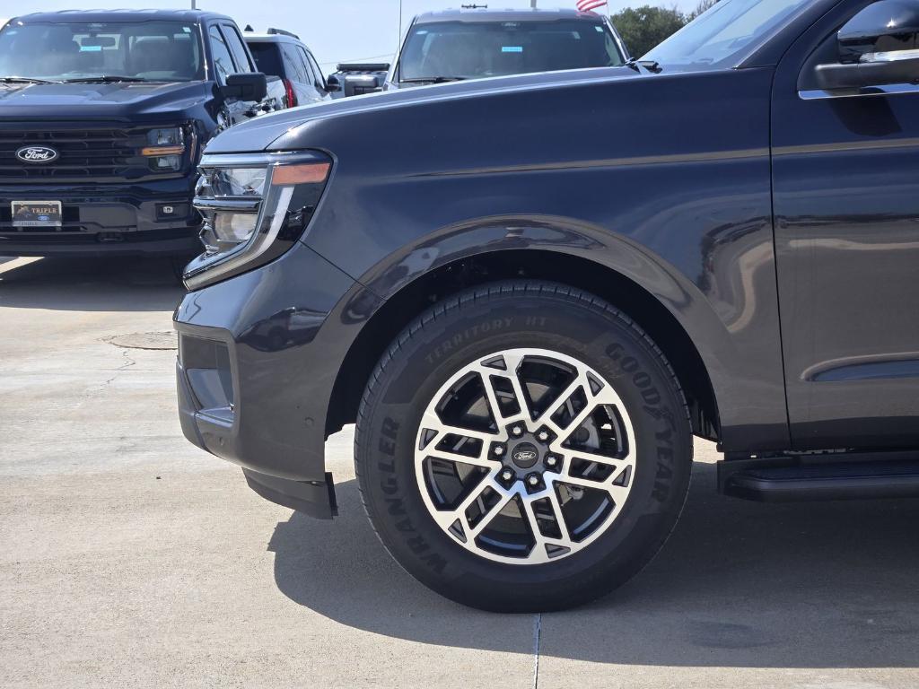 new 2025 Ford Expedition car, priced at $68,705