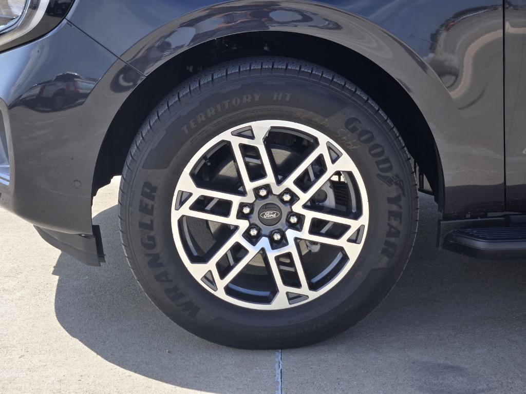 new 2025 Ford Expedition car, priced at $68,705