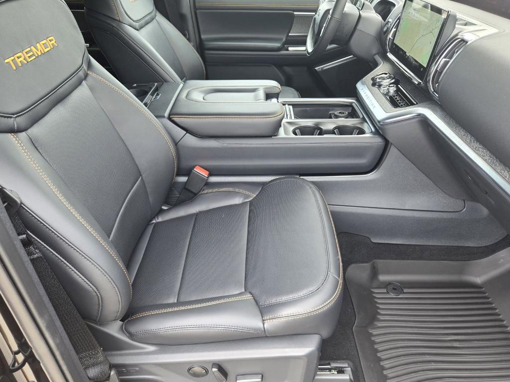 new 2025 Ford Expedition car, priced at $83,025