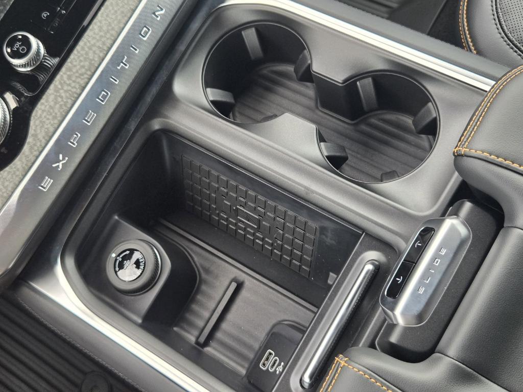 new 2025 Ford Expedition car, priced at $83,025
