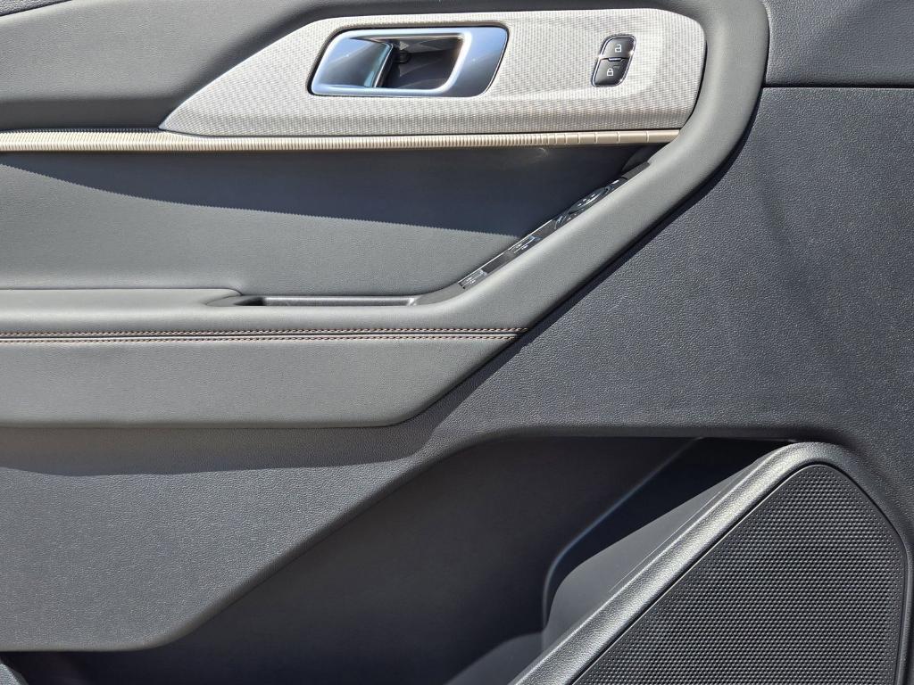 new 2025 Ford Explorer car, priced at $36,717