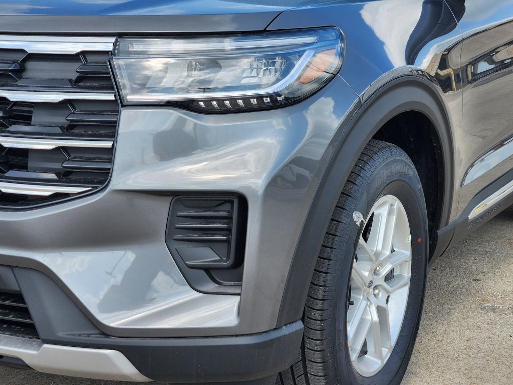 new 2025 Ford Explorer car, priced at $39,837