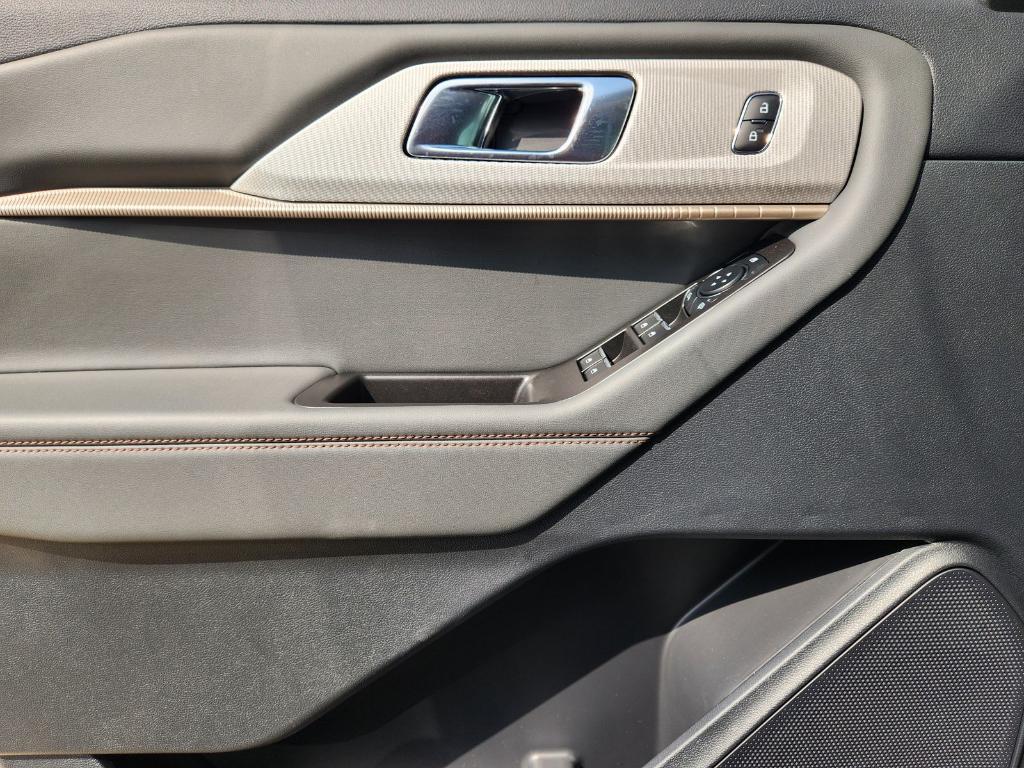 new 2025 Ford Explorer car, priced at $39,837