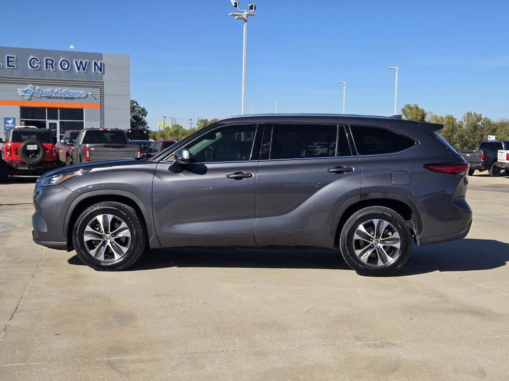 used 2020 Toyota Highlander car, priced at $24,786