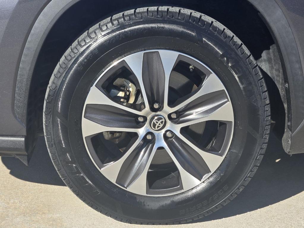 used 2020 Toyota Highlander car, priced at $24,786