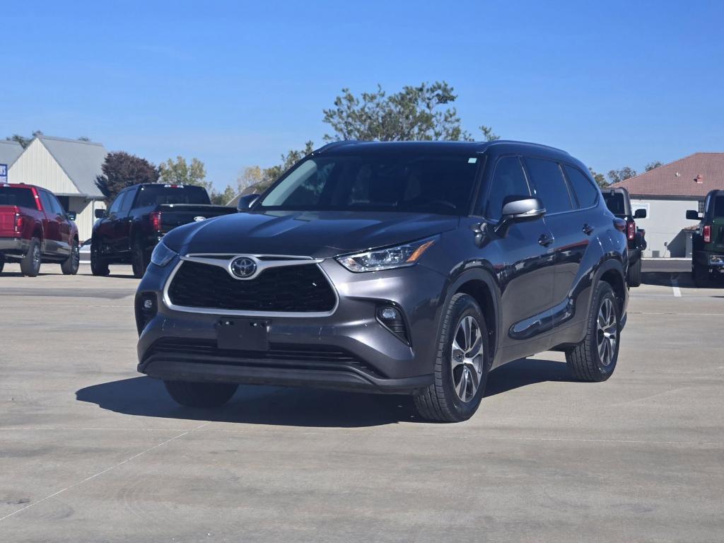 used 2020 Toyota Highlander car, priced at $24,786