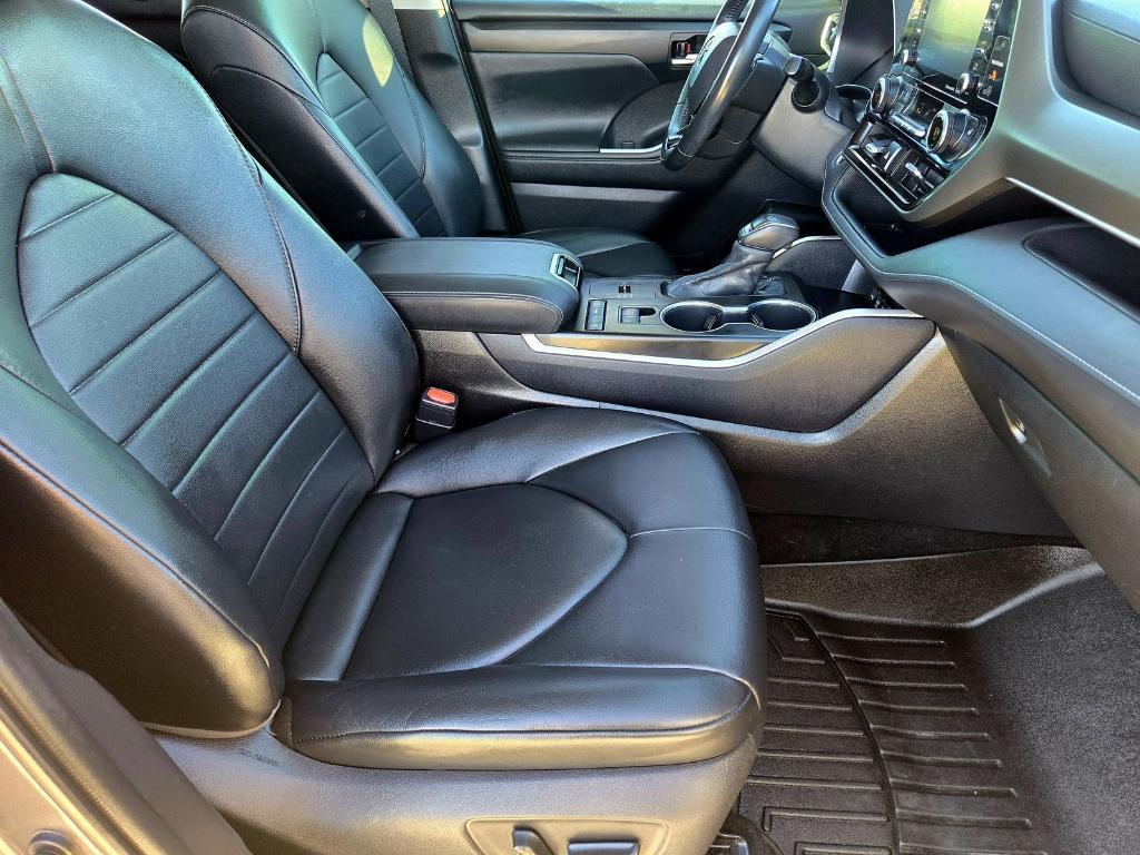 used 2020 Toyota Highlander car, priced at $24,786