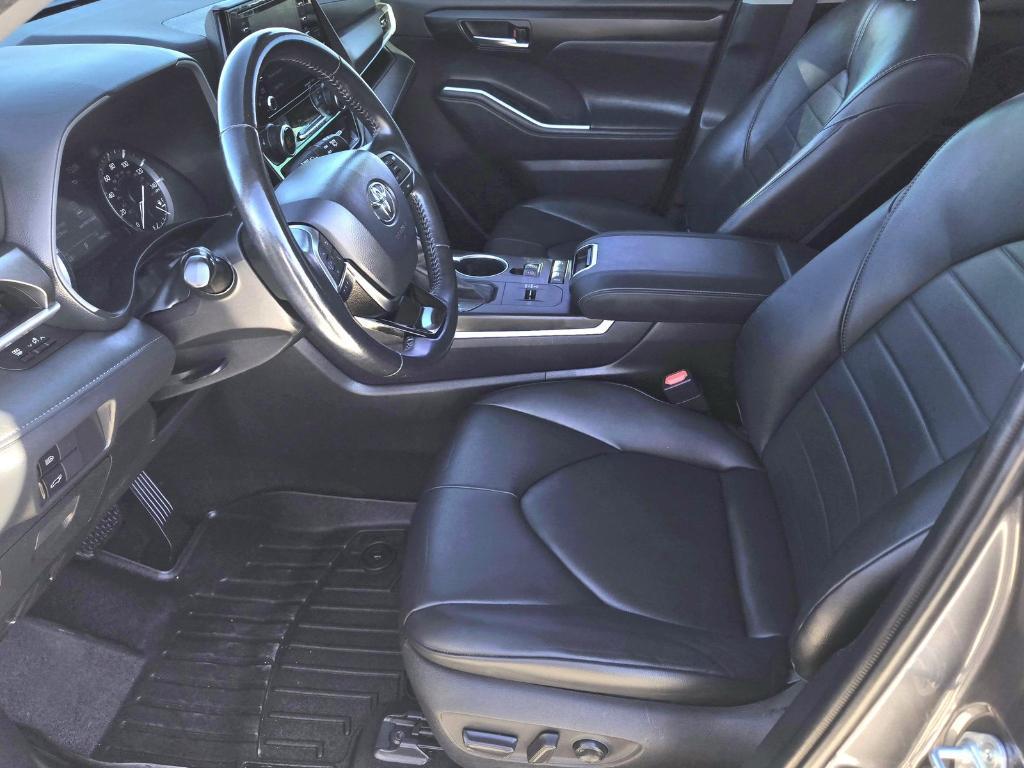 used 2020 Toyota Highlander car, priced at $24,786