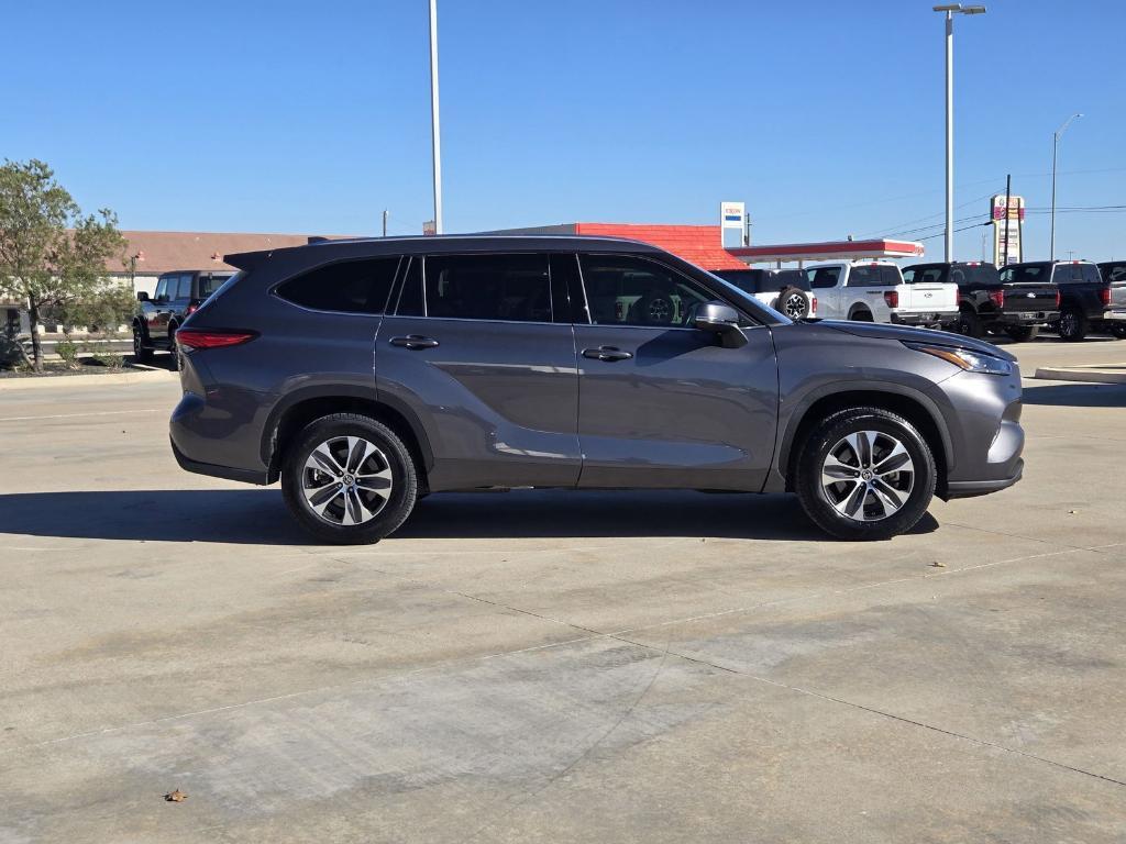 used 2020 Toyota Highlander car, priced at $24,786