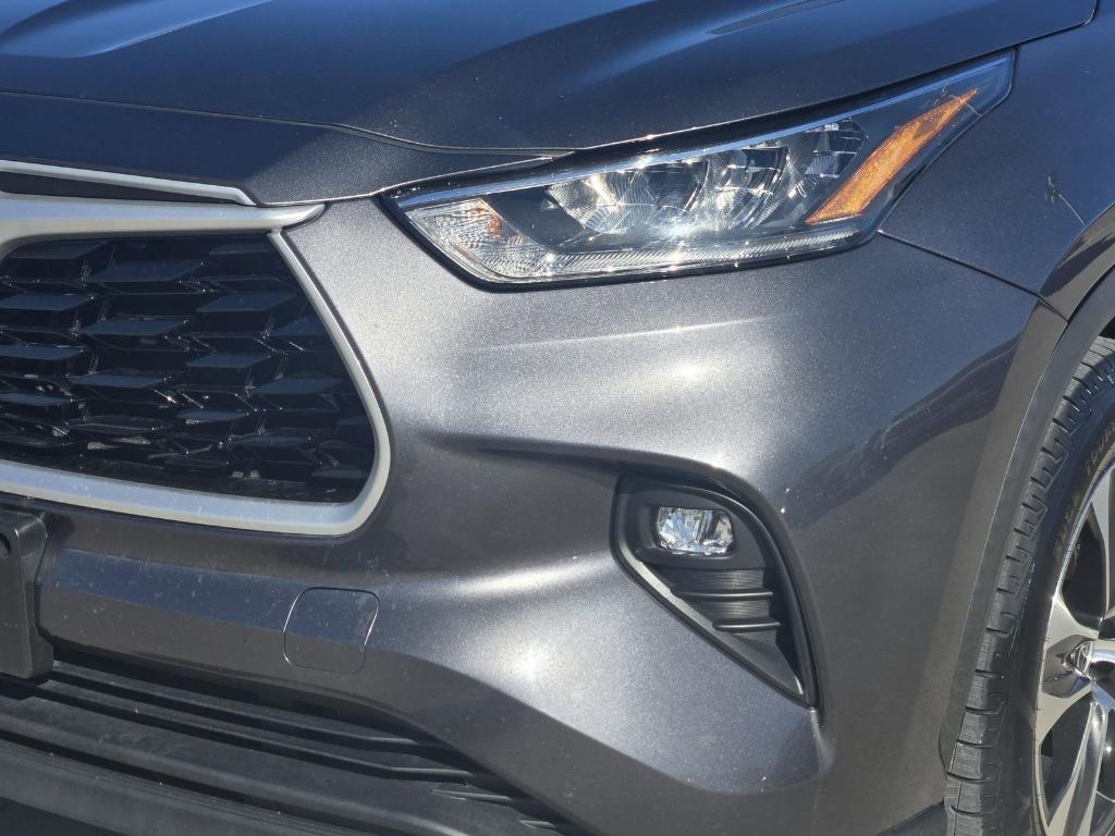 used 2020 Toyota Highlander car, priced at $24,786