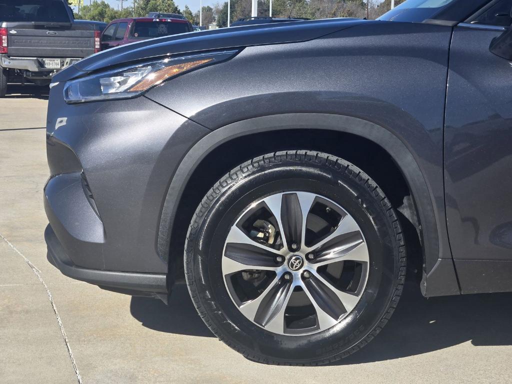 used 2020 Toyota Highlander car, priced at $24,786