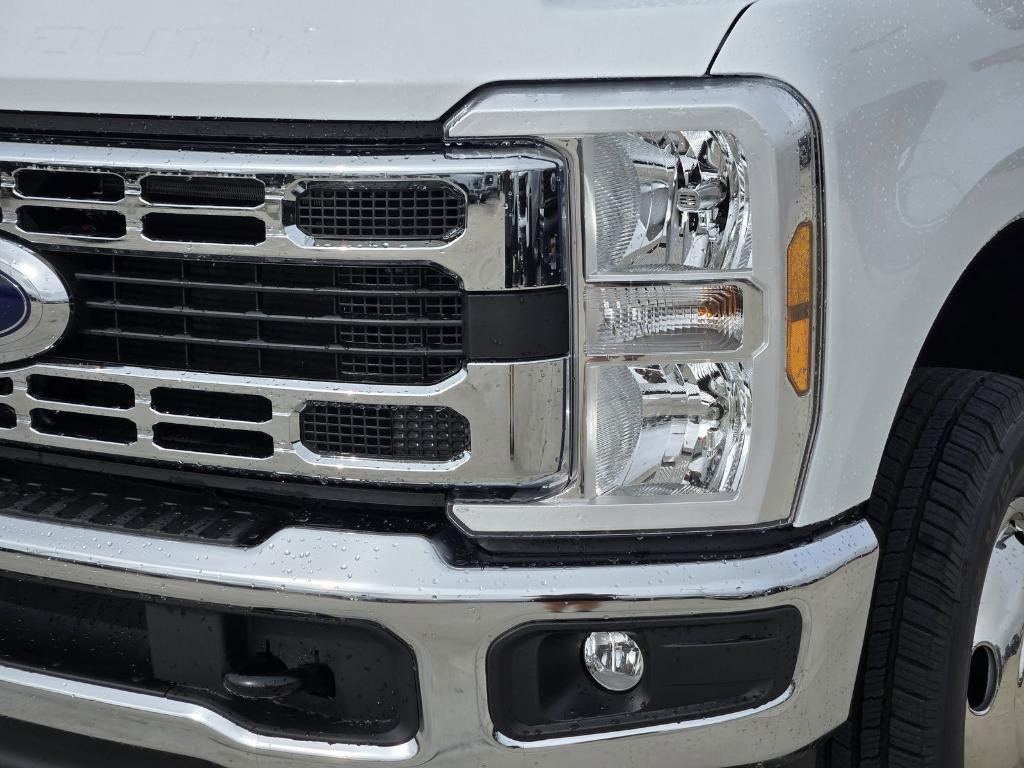 new 2025 Ford F-350 car, priced at $74,300