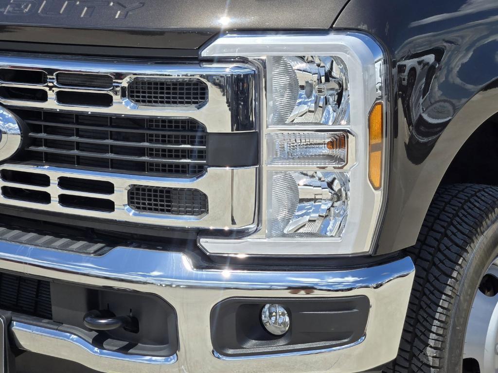 new 2025 Ford F-350 car, priced at $77,680