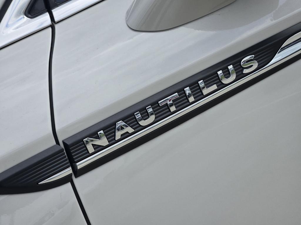 used 2021 Lincoln Nautilus car, priced at $24,913