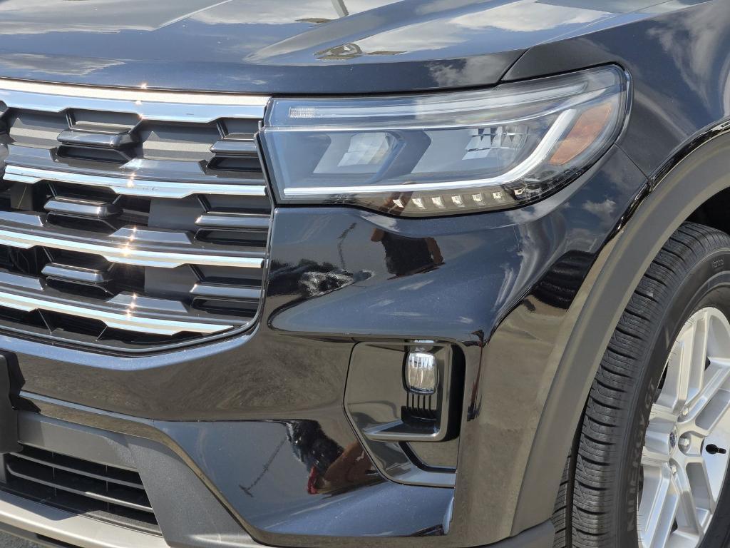 new 2025 Ford Explorer car, priced at $40,512