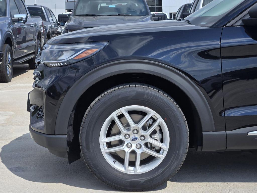 new 2025 Ford Explorer car, priced at $40,512