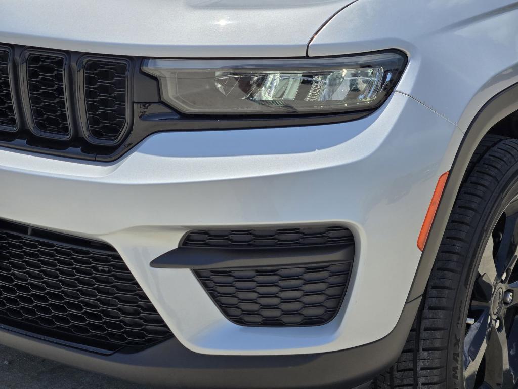 used 2022 Jeep Grand Cherokee car, priced at $33,832