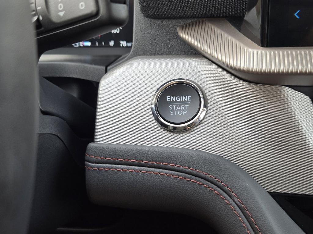 new 2025 Ford Explorer car, priced at $40,075