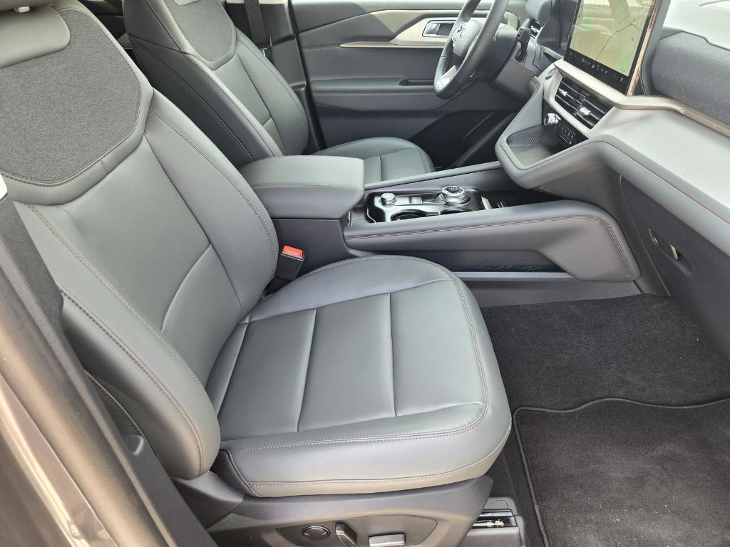 new 2025 Ford Explorer car, priced at $40,075