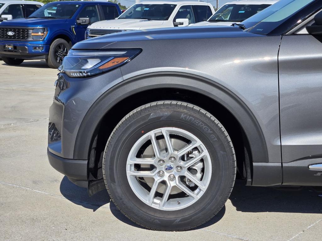 new 2025 Ford Explorer car, priced at $39,802